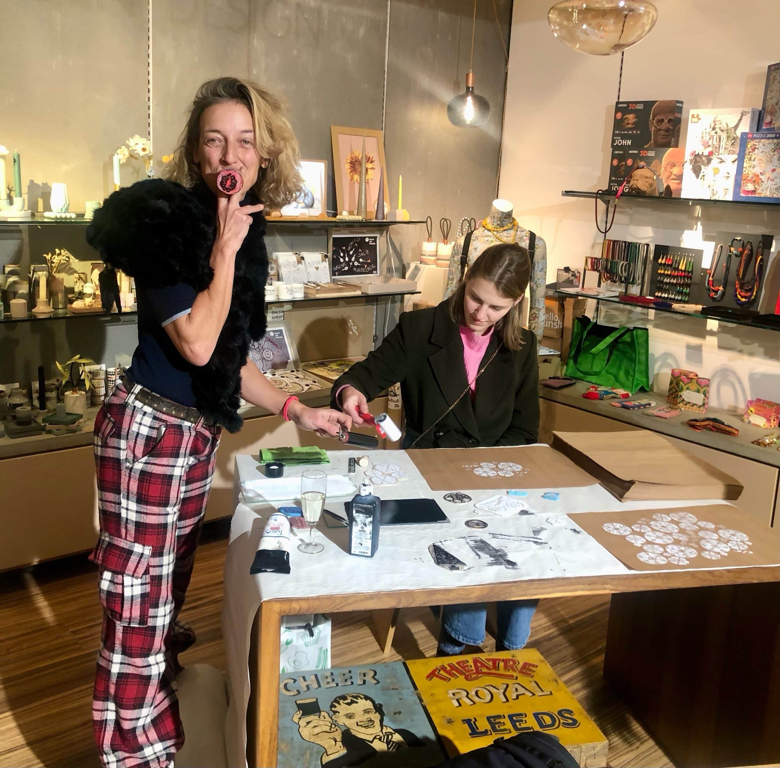Workshop mit Katcha Bilek: Geschenkpapier drucken